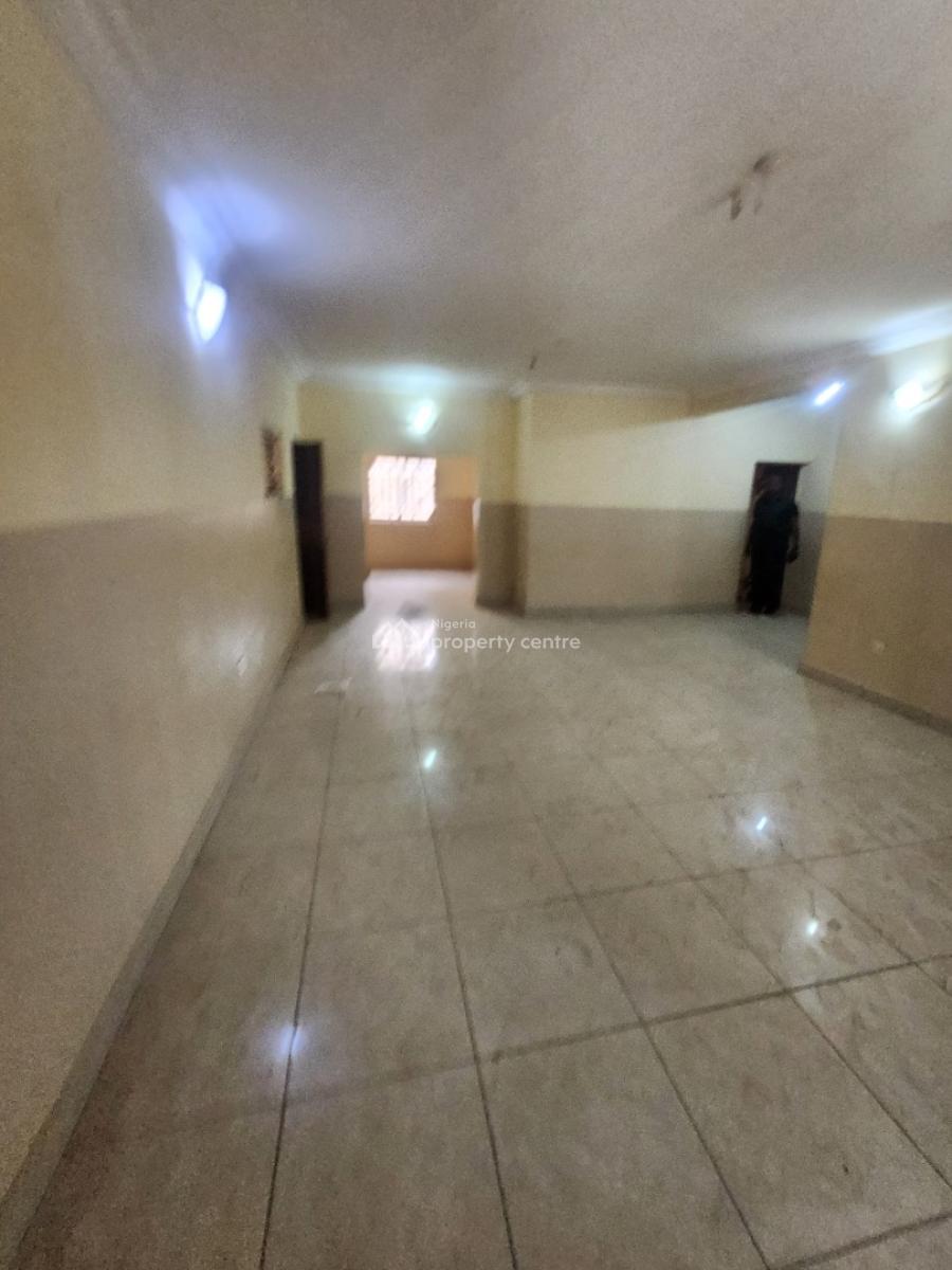 Spacious 3 Bedroom Flat,4 Toilet,pop Ceiling, Ground Floor,private House, Wuse, Abuja, Flat / Apartment for Rent