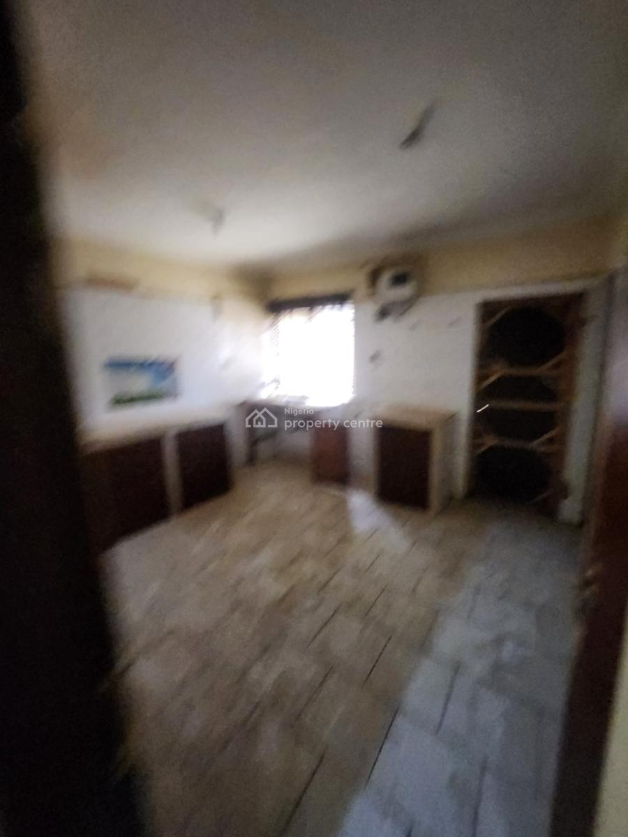 Spacious 3 Bedroom Flat,4 Toilet,pop Ceiling, Ground Floor,private House, Wuse, Abuja, Flat / Apartment for Rent