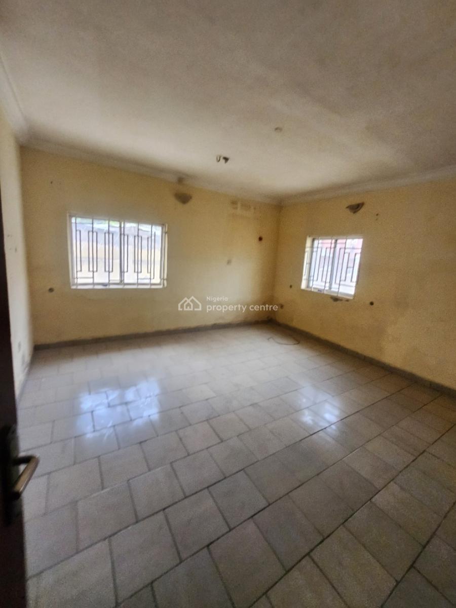 Spacious 3 Bedroom Flat,4 Toilet,pop Ceiling, Ground Floor,private House, Wuse, Abuja, Flat / Apartment for Rent