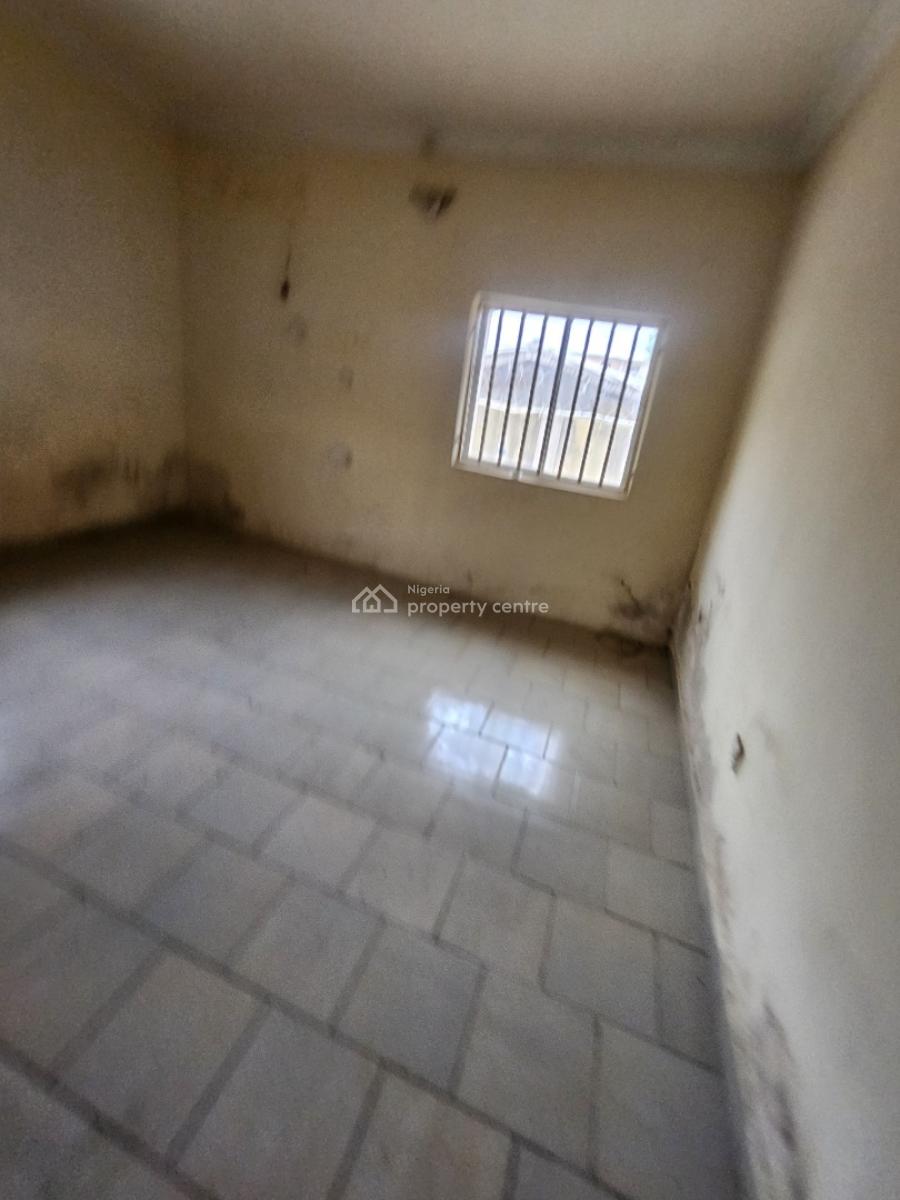 Spacious 3 Bedroom Flat,4 Toilet,pop Ceiling, Ground Floor,private House, Wuse, Abuja, Flat / Apartment for Rent