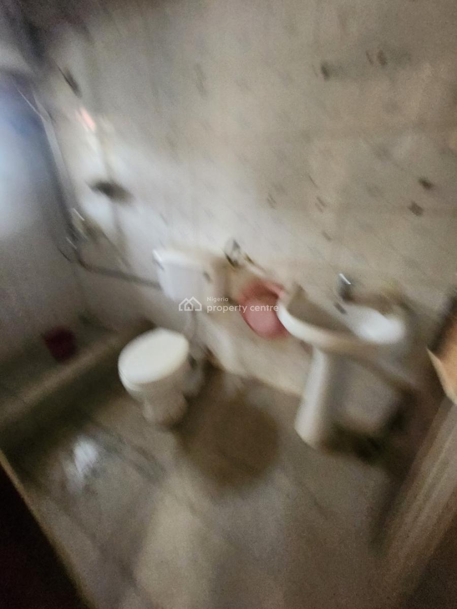 Spacious 3 Bedroom Flat,4 Toilet,pop Ceiling, Ground Floor,private House, Wuse, Abuja, Flat / Apartment for Rent