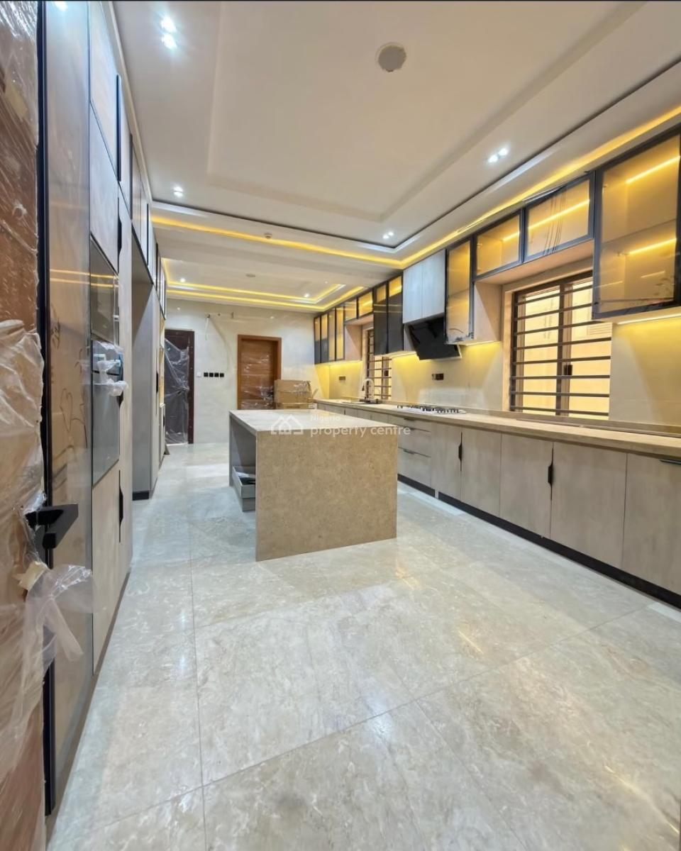 7 Bedroom   Spacious House with a Bq, Ikeja Gra, Ikeja, Lagos, Detached Duplex for Sale