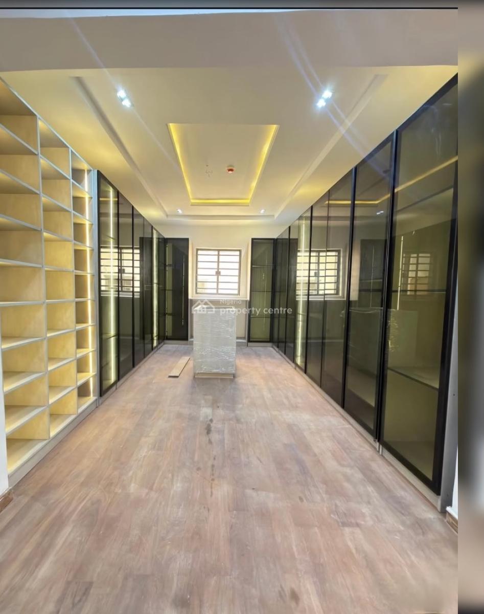 7 Bedroom   Spacious House with a Bq, Ikeja Gra, Ikeja, Lagos, Detached Duplex for Sale