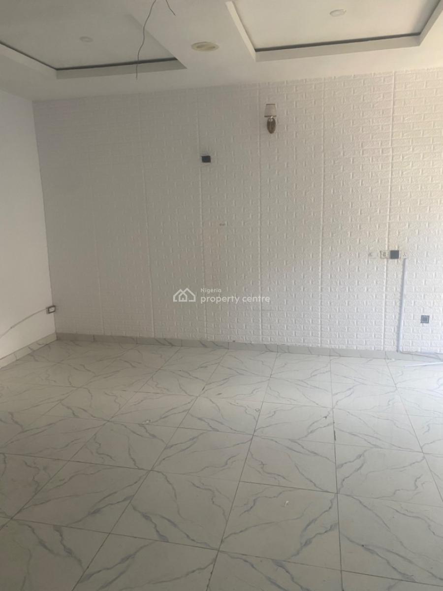 Fully Serviced Spacious Master Bedroom in an Estate, Lekki, Lagos, Flat / Apartment for Rent