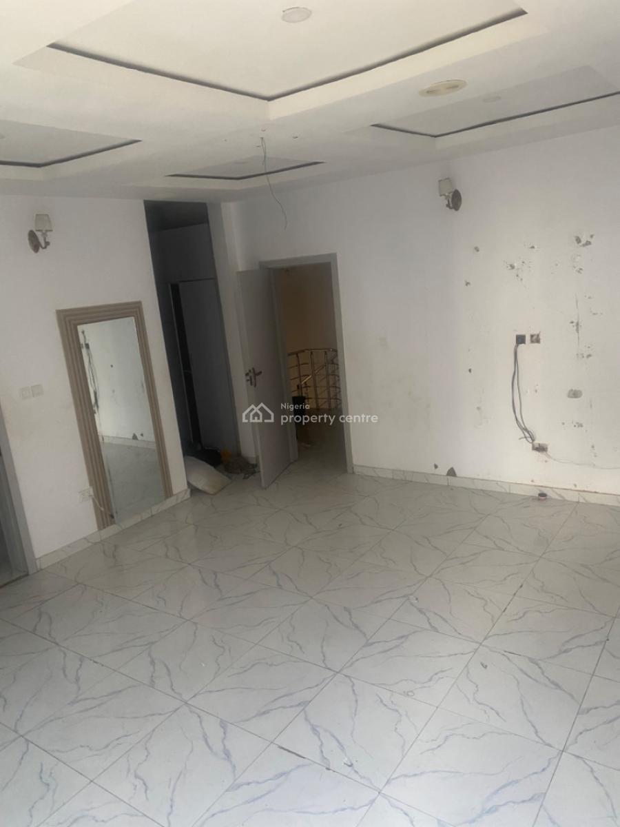 Fully Serviced Spacious Master Bedroom in an Estate, Lekki, Lagos, Flat / Apartment for Rent