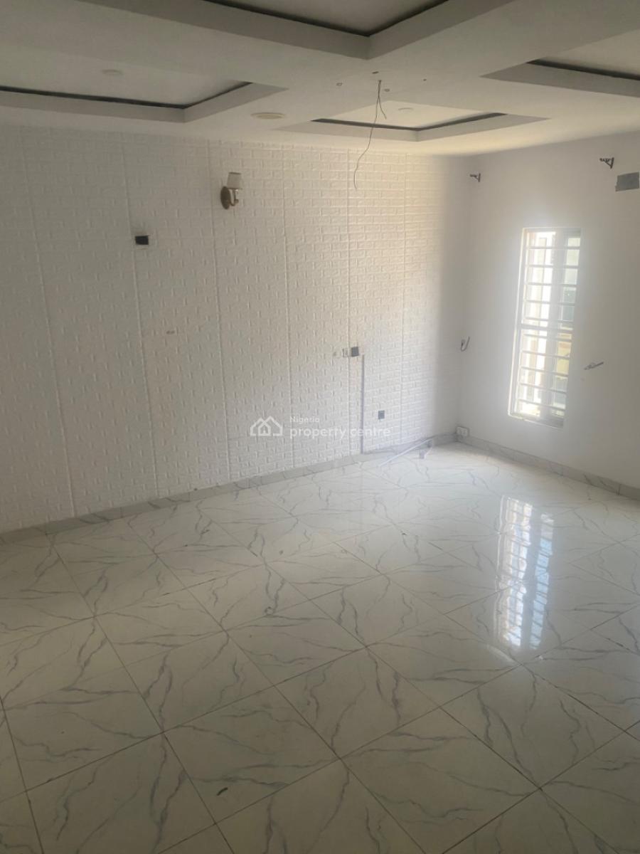 Fully Serviced Spacious Master Bedroom in an Estate, Lekki, Lagos, Flat / Apartment for Rent