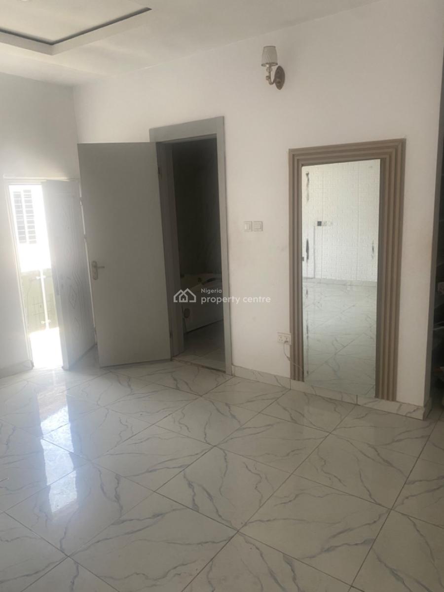 Fully Serviced Spacious Master Bedroom in an Estate, Lekki, Lagos, Flat / Apartment for Rent