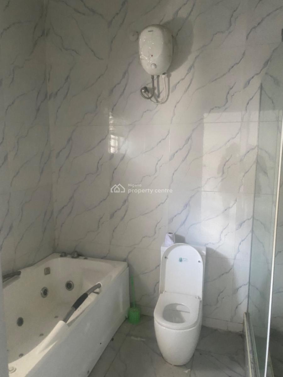 Fully Serviced Spacious Master Bedroom in an Estate, Lekki, Lagos, Flat / Apartment for Rent