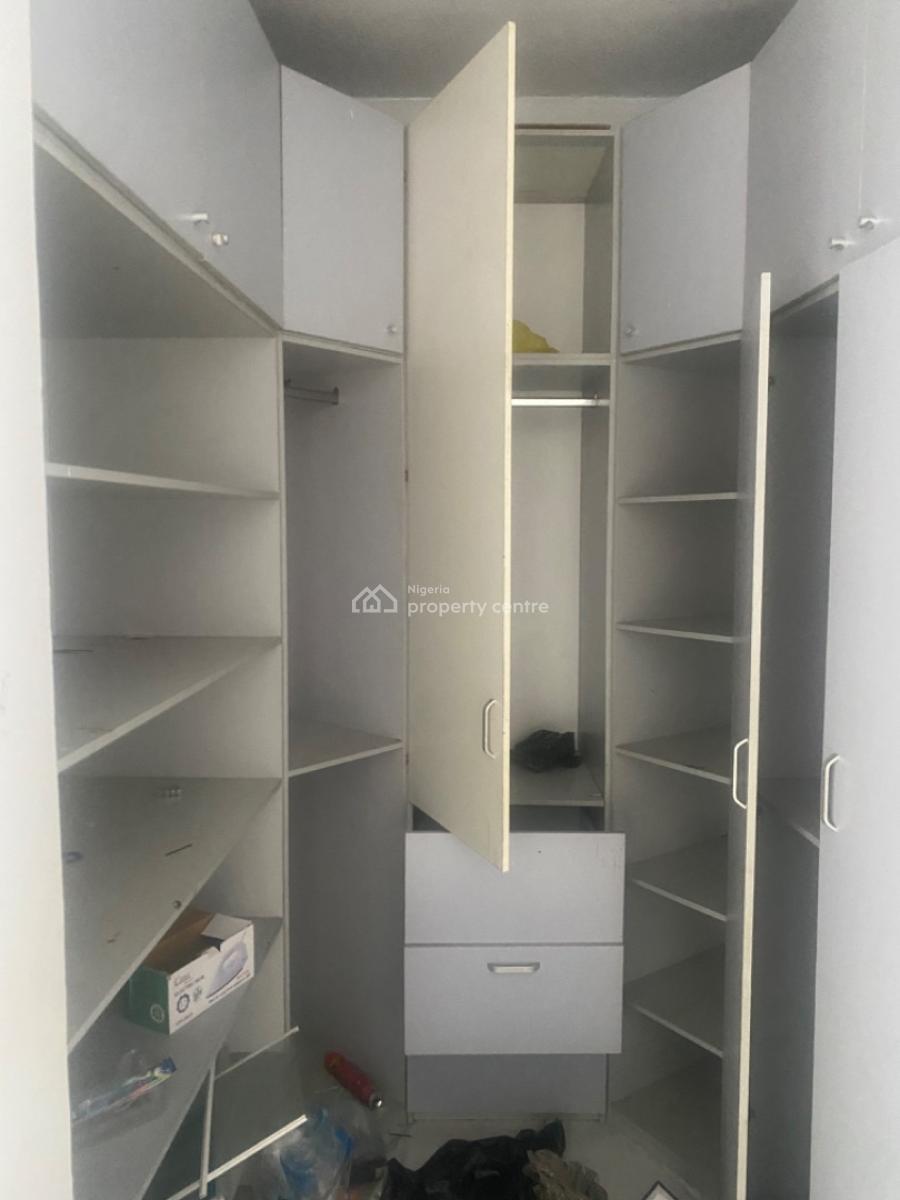 Fully Serviced Spacious Master Bedroom in an Estate, Lekki, Lagos, Flat / Apartment for Rent
