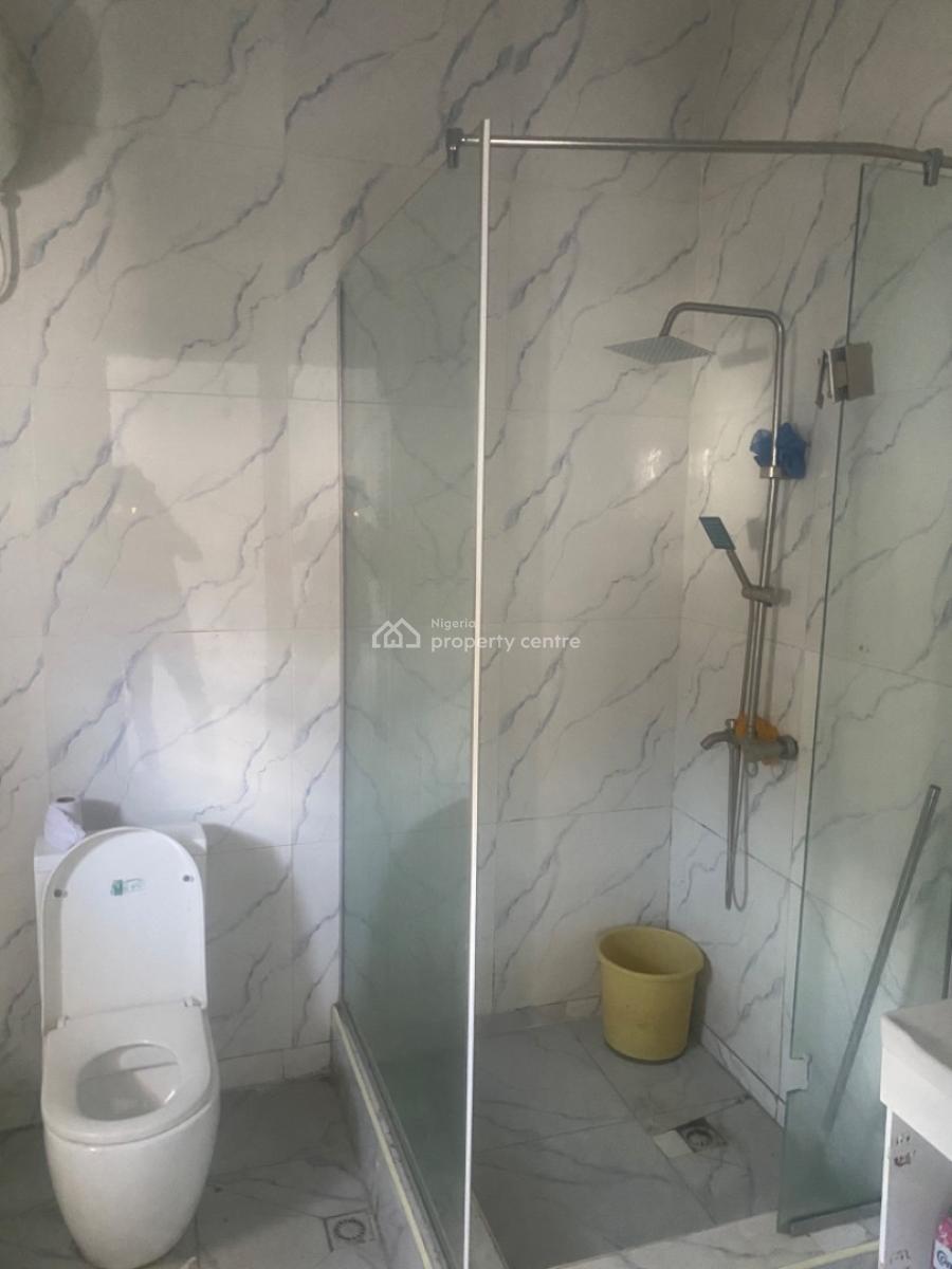Fully Serviced Spacious Master Bedroom in an Estate, Lekki, Lagos, Flat / Apartment for Rent