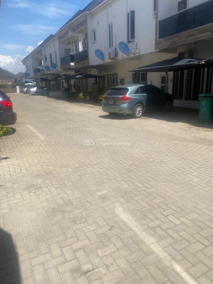 Fully Serviced Spacious Master Bedroom in an Estate, Lekki, Lagos, Flat / Apartment for Rent