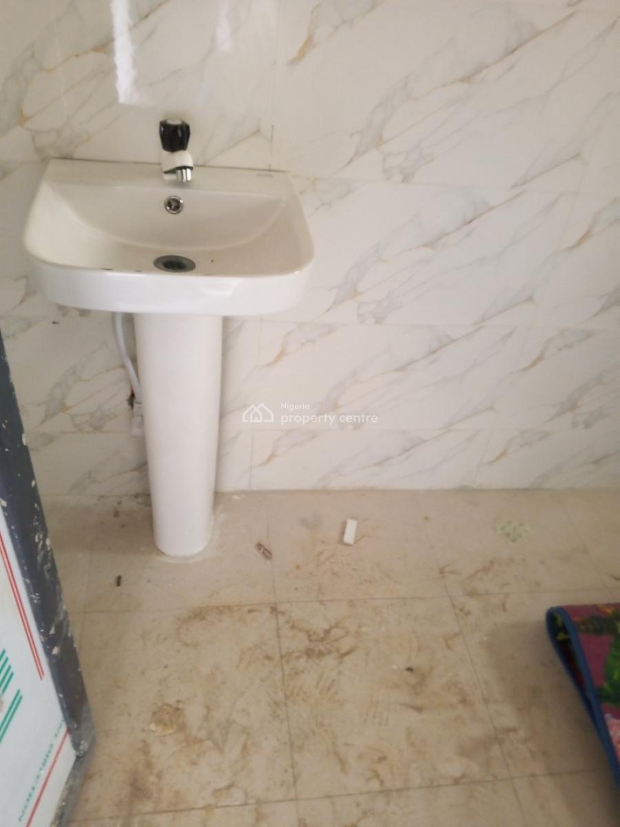 Luxury Newly Built 2 Bedroom, Jakande Estate, Oke Afa, Isolo, Lagos, Flat / Apartment for Rent