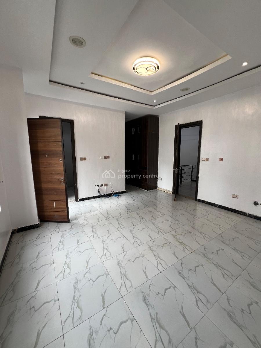 Masters Bedroom in a Shared Apartment, Lekki Phase 1, Lekki, Lagos, Terraced Duplex for Rent