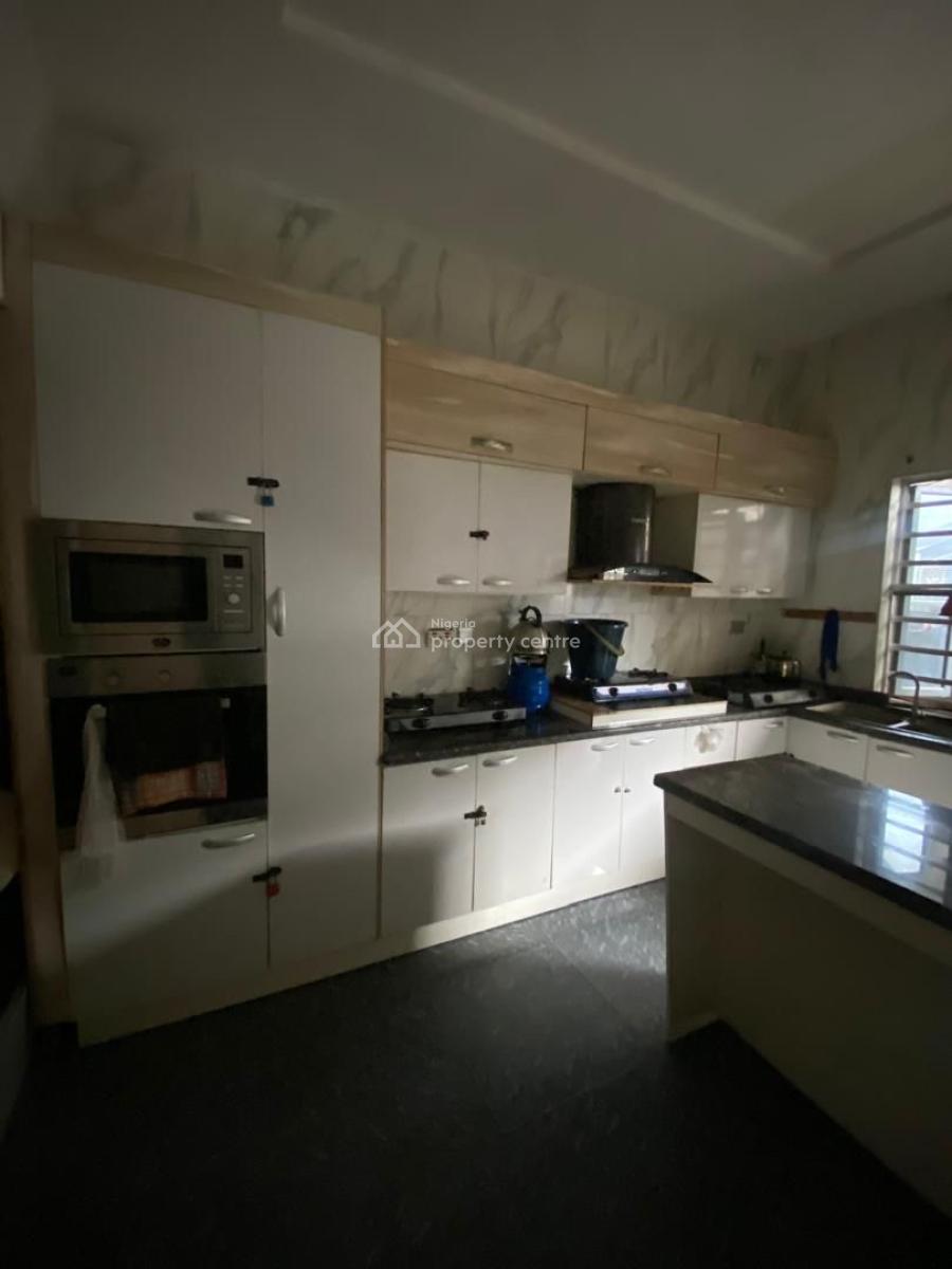 Masters Bedroom in a Shared Apartment, Lekki Phase 1, Lekki, Lagos, Terraced Duplex for Rent