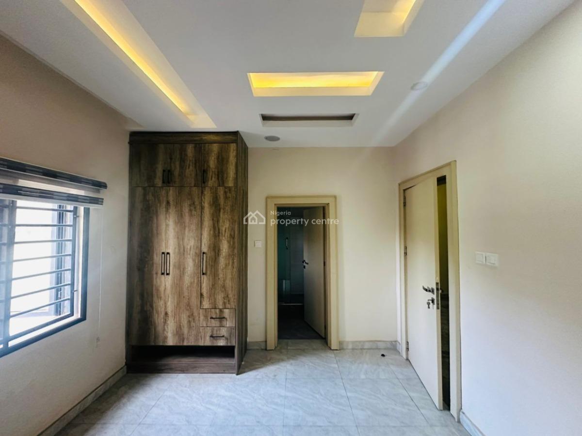 Spacious & Serviced 3 Bedroom Flat with a Bq, Wuse 2, Abuja, Flat / Apartment for Rent