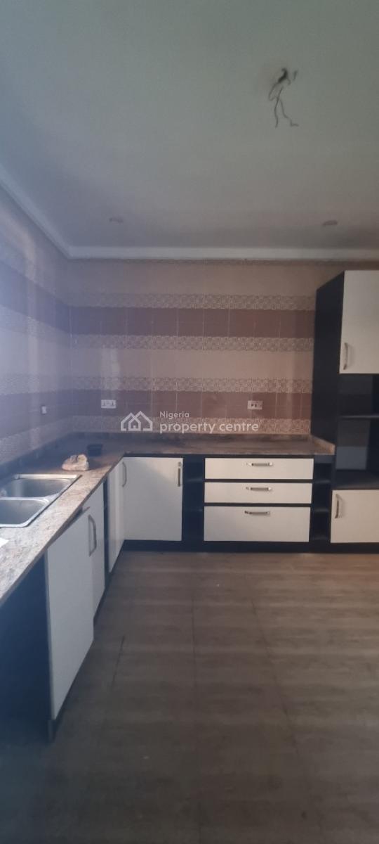 Well Maintained 3brm Flat in a Serviced Mini Estate, Orchid Road Lekki, Lekki, Lagos, Flat / Apartment for Rent