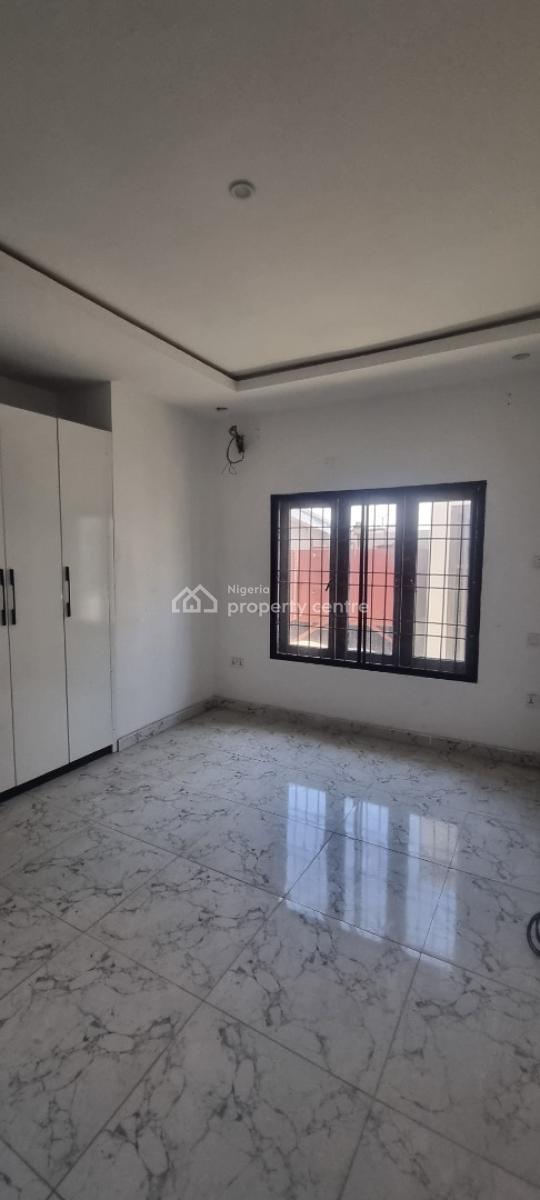 Well Maintained 3brm Flat in a Serviced Mini Estate, Orchid Road Lekki, Lekki, Lagos, Flat / Apartment for Rent