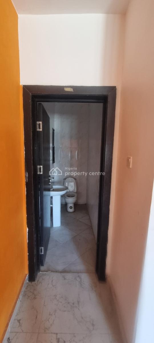 Well Maintained 3brm Flat in a Serviced Mini Estate, Orchid Road Lekki, Lekki, Lagos, Flat / Apartment for Rent