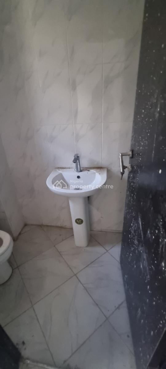 Well Maintained 3brm Flat in a Serviced Mini Estate, Orchid Road Lekki, Lekki, Lagos, Flat / Apartment for Rent