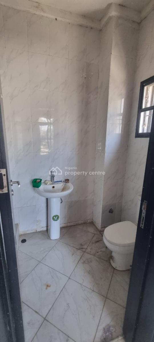 Well Maintained 3brm Flat in a Serviced Mini Estate, Orchid Road Lekki, Lekki, Lagos, Flat / Apartment for Rent