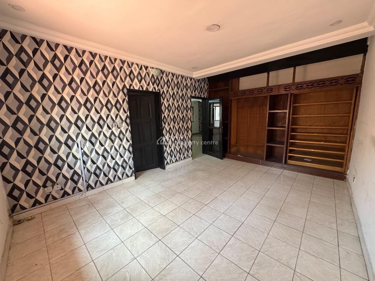 a Commercial 2 Bedroom Flat Upstairs, Lekki Phase 1, Lekki, Lagos, Office Space for Rent