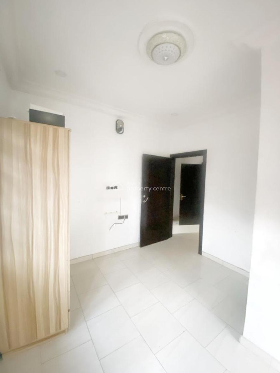 a Well Maintained 2 Bedroom Flat, Magodo, Lagos, Flat / Apartment for Rent