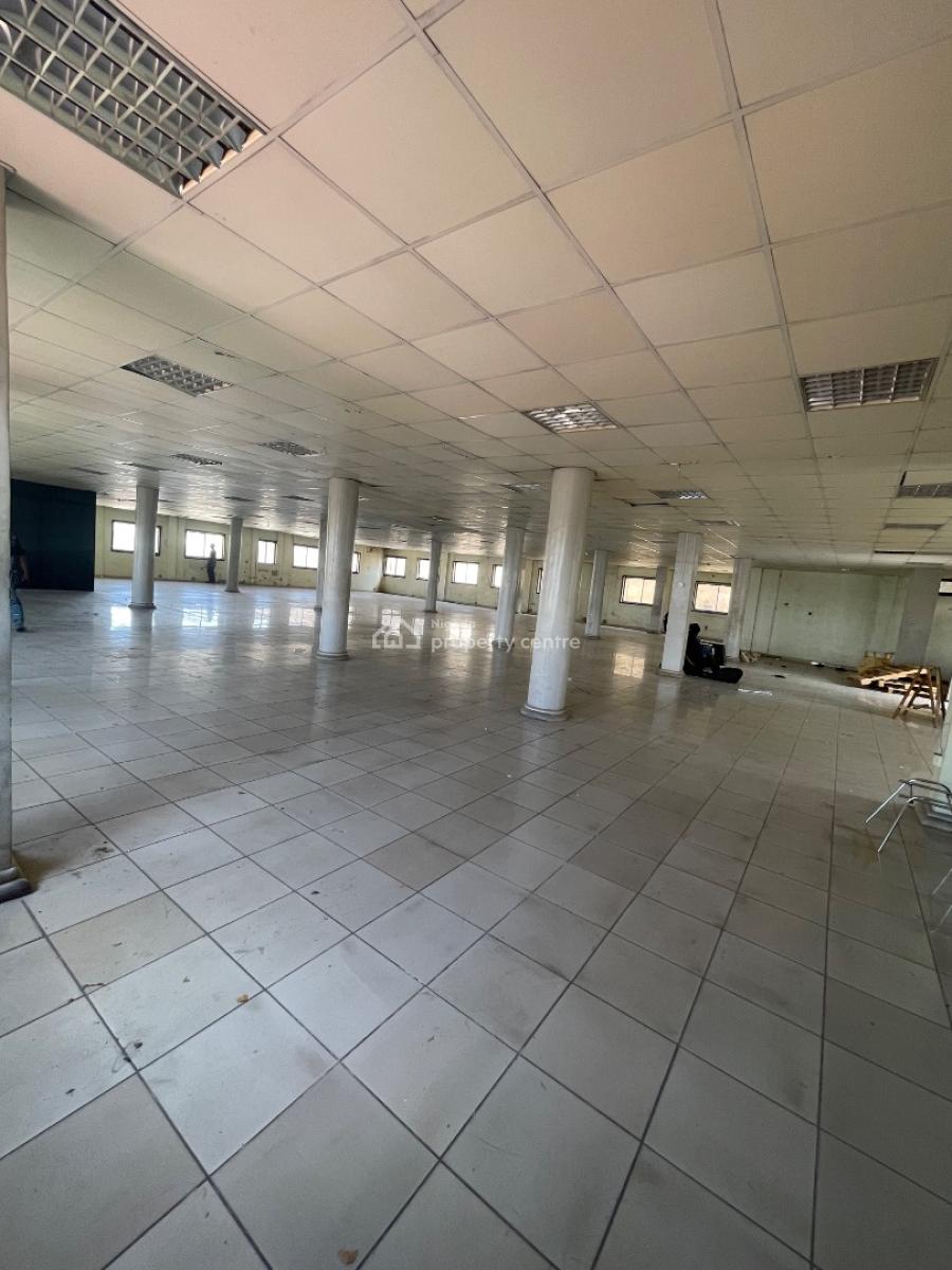 Spacious 650sqm Open-plan Commercial Space, Off Agidingbi Ikeja Alausa, Ikeja, Lagos, Office Space for Rent