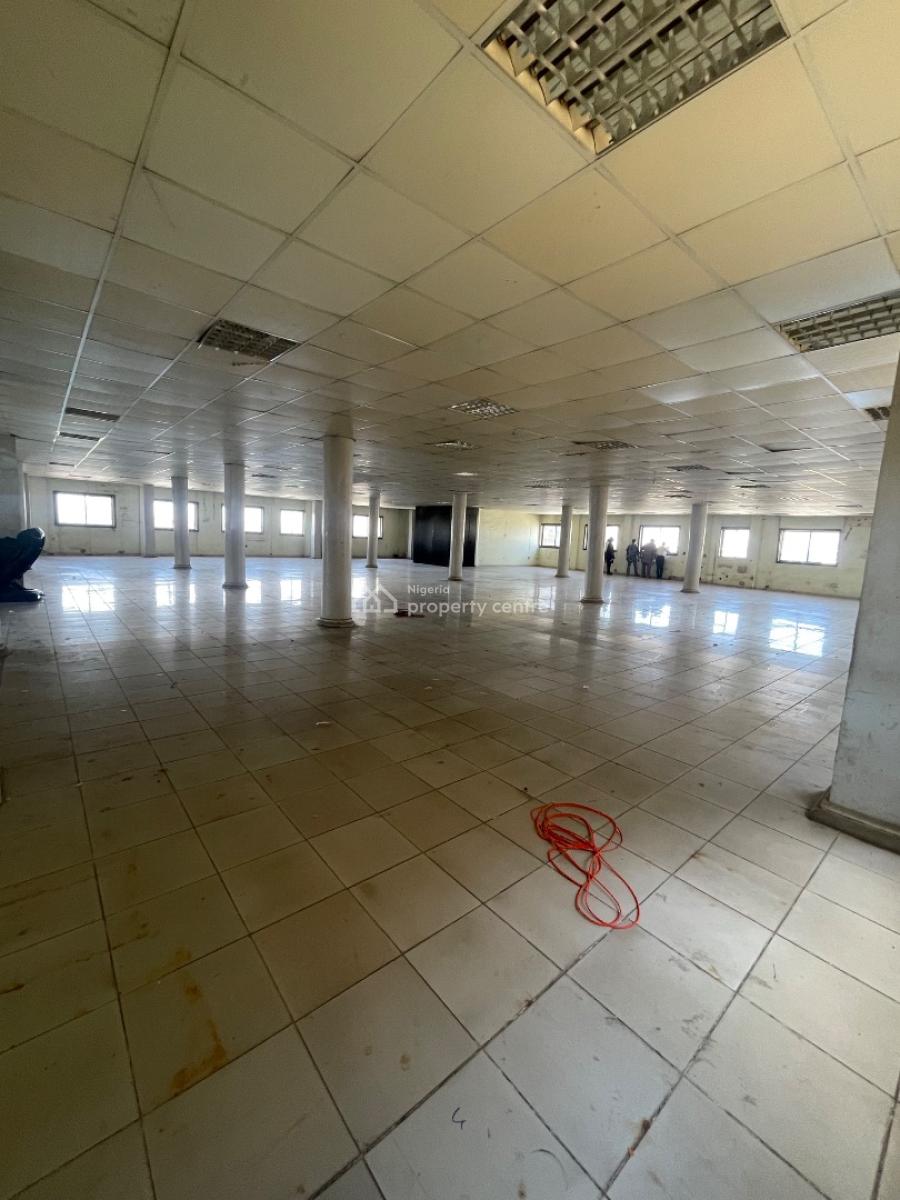 Spacious 650sqm Open-plan Commercial Space, Off Agidingbi Ikeja Alausa, Ikeja, Lagos, Office Space for Rent