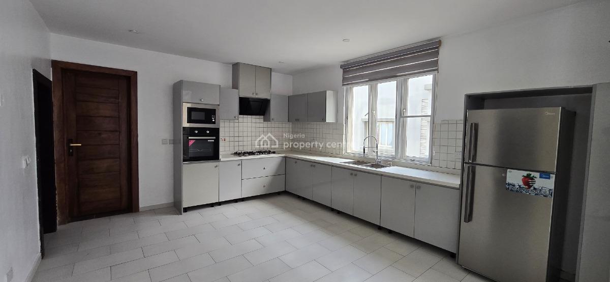 Newly Refurbished 3 Bedroom Service Apartment + Staff Room, Palace Road, Oniru, Victoria Island (vi), Lagos, Flat / Apartment for Rent