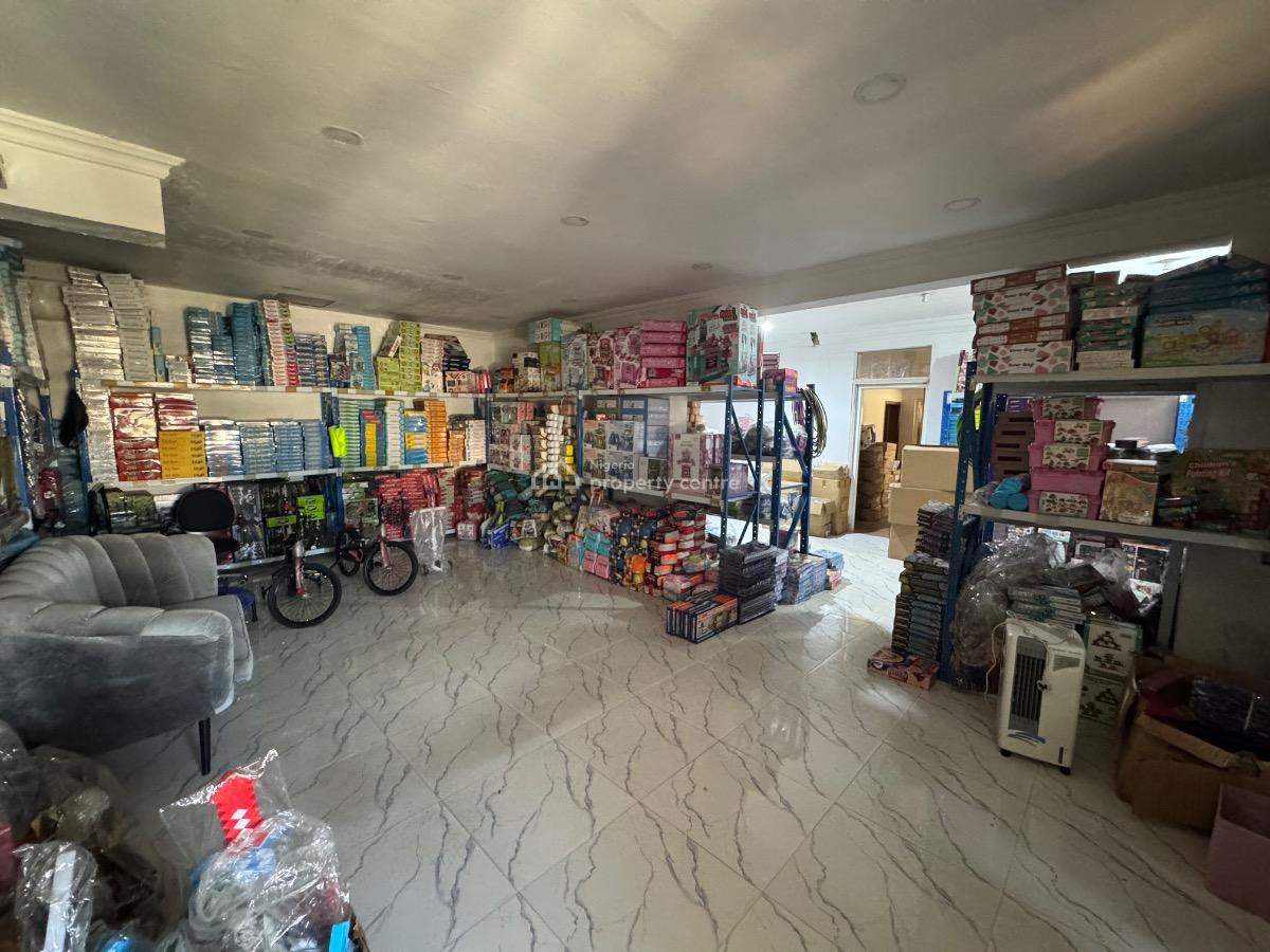 5 Bedroom Semi Detached Duplex with Bq, Lekki Phase 1, Lekki, Lagos, Plaza / Complex / Mall for Rent