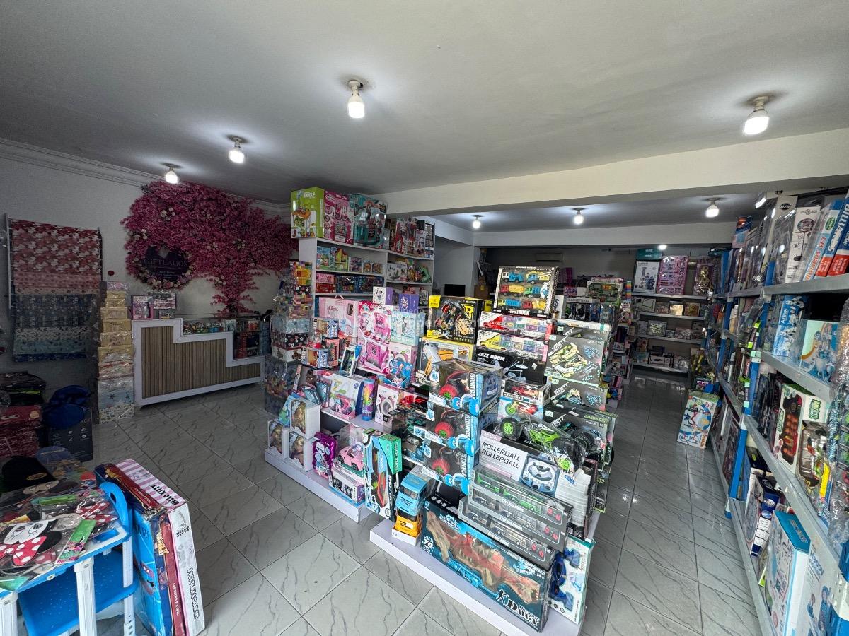 5 Bedroom Semi Detached Duplex with Bq, Lekki Phase 1, Lekki, Lagos, Plaza / Complex / Mall for Rent