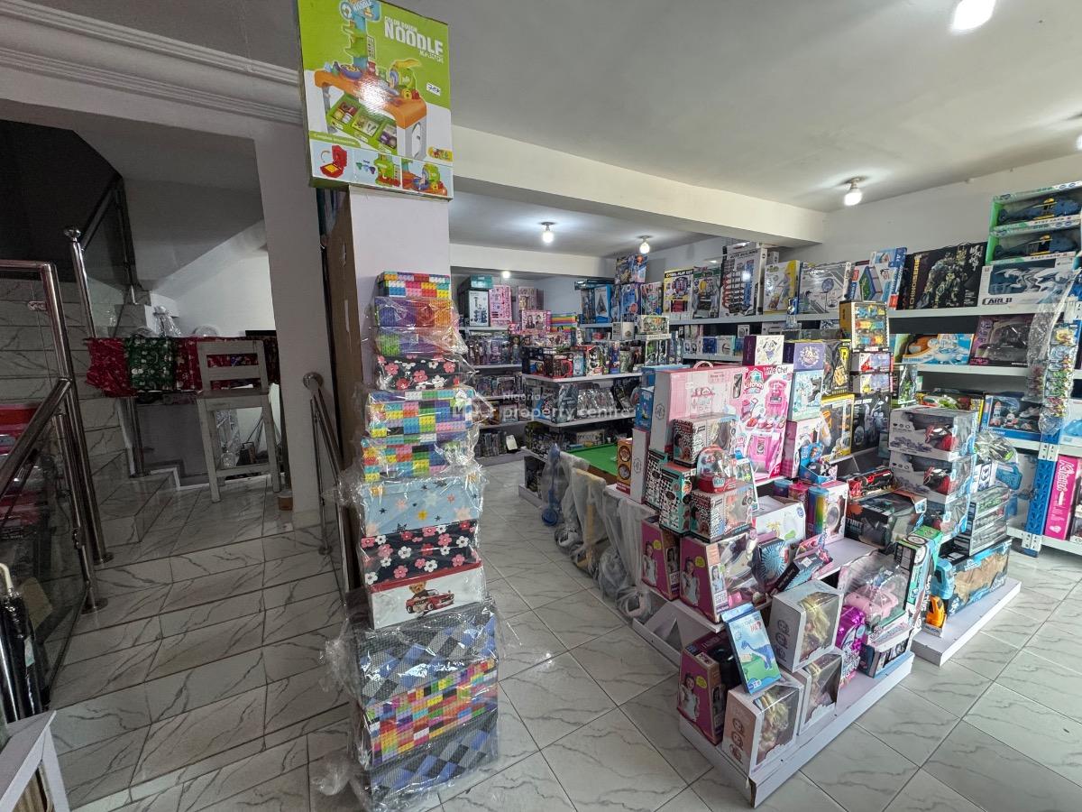 5 Bedroom Semi Detached Duplex with Bq, Lekki Phase 1, Lekki, Lagos, Plaza / Complex / Mall for Rent