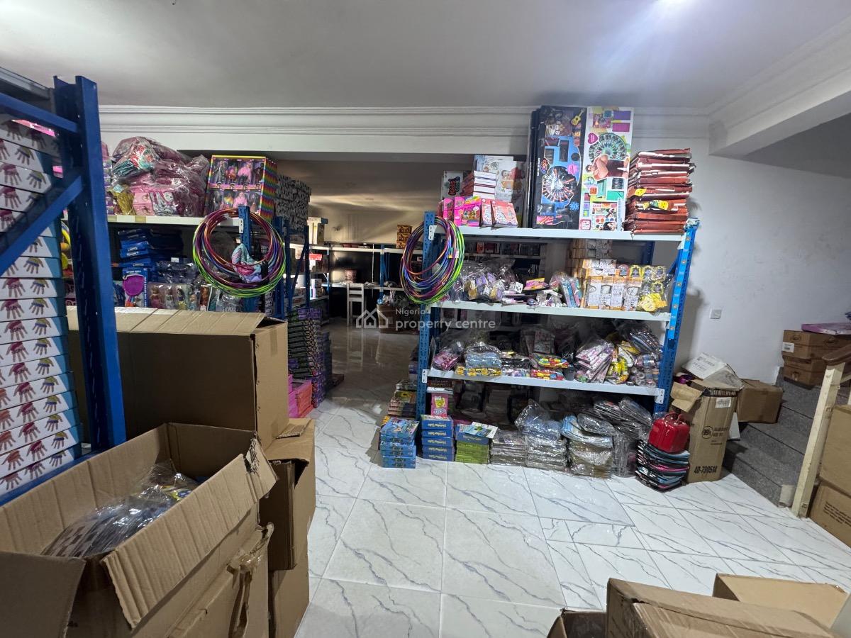 5 Bedroom Semi Detached Duplex with Bq, Lekki Phase 1, Lekki, Lagos, Plaza / Complex / Mall for Rent