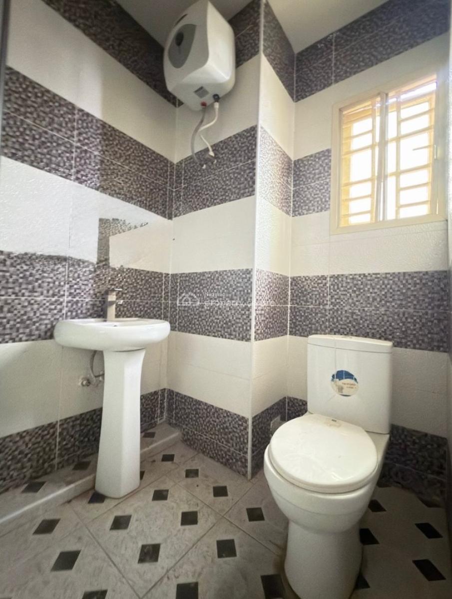 Serviced 2 Bedroom Penthouse with Pool, Lekki Phase 1, Lekki, Lagos, Flat / Apartment for Rent