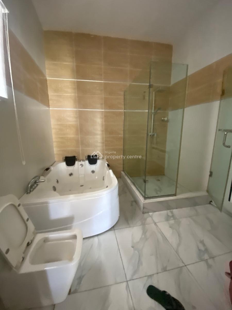 Luxury Cozy Master Bedroom with Standing Air Condition, Lekki, Lagos, Self Contain (single Rooms) for Rent