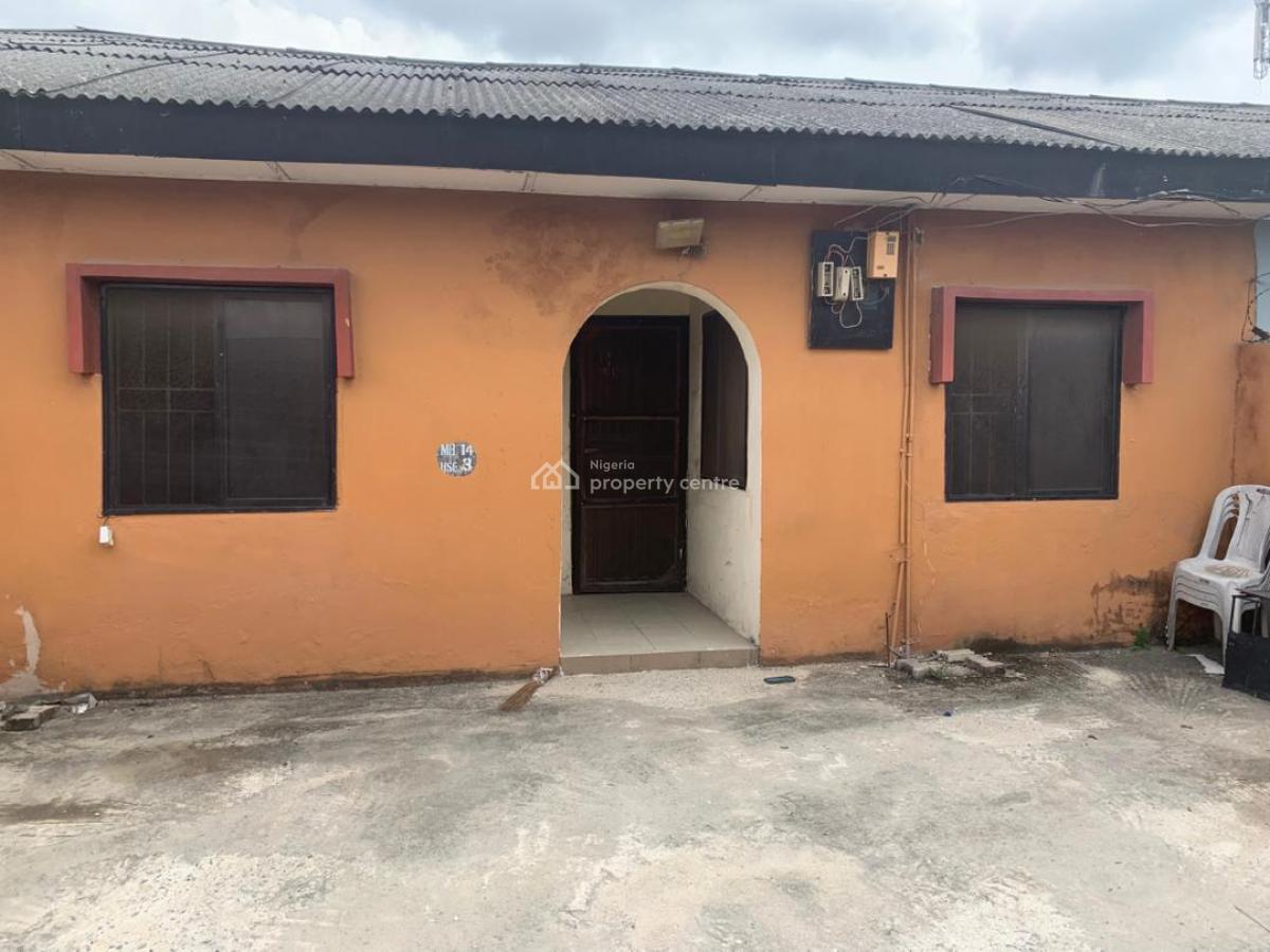 2 Bedroom Bungalow Alone in The Compound, Abraham Adesanya Estate, Ajah, Lagos, Flat / Apartment for Rent