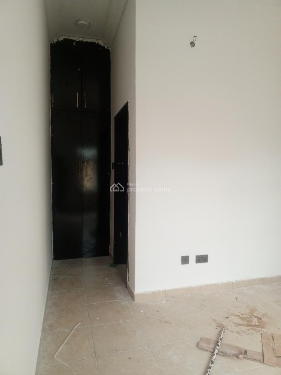 Clean 2 Bedroom Flat Upstairs, Ikate Elegushi, Lekki Phase 1, Lekki, Lagos, Flat / Apartment for Rent