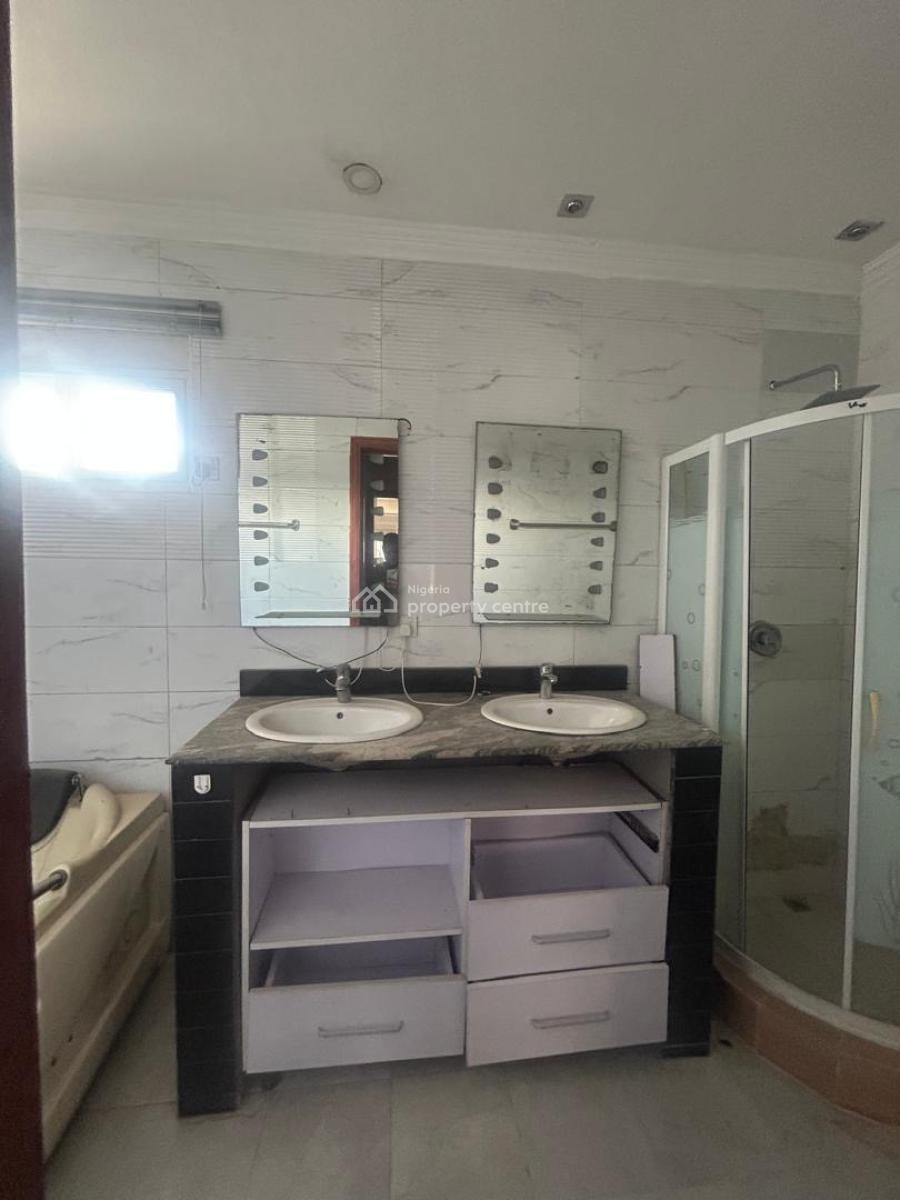 Well Maintained 5 Bedroom Semi Detached with 2 Rooms Bq, Off Admiralty Way, Lekki, Lekki Phase 1, Lekki, Lagos, Commercial Property for Rent