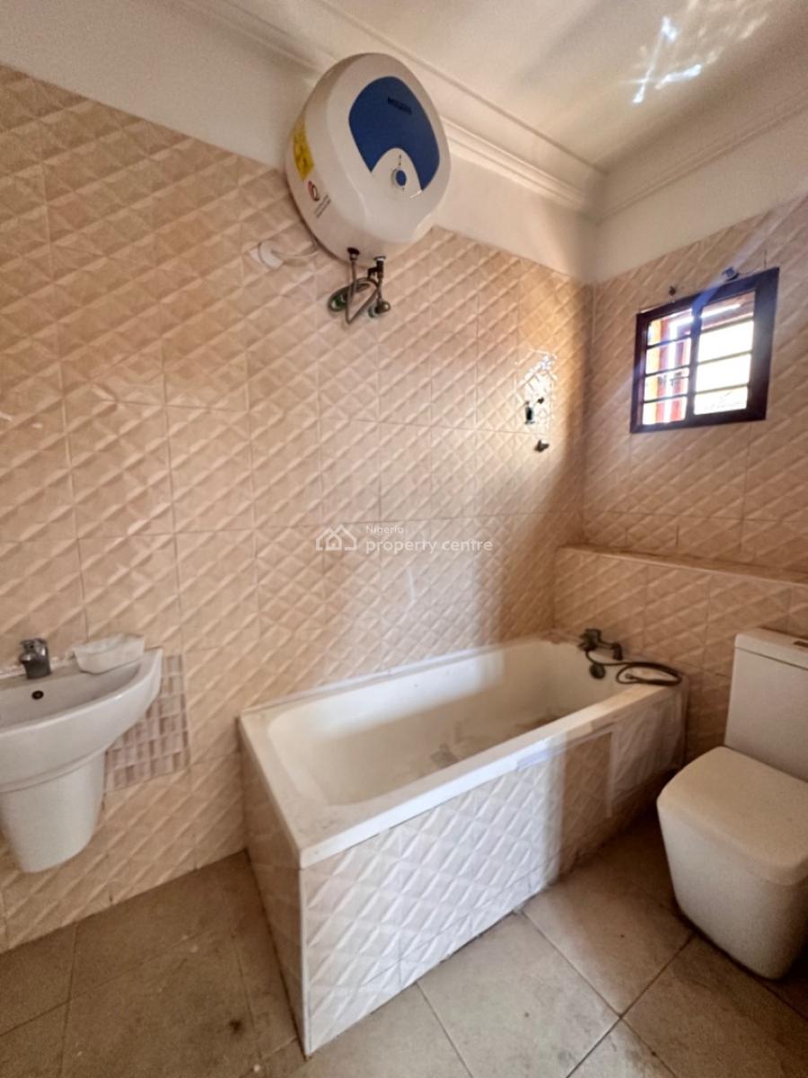 Clean 3 Bedrooms Apartment, Off Admiralty Way, Lekki Phase 1, Lekki, Lagos, House for Rent