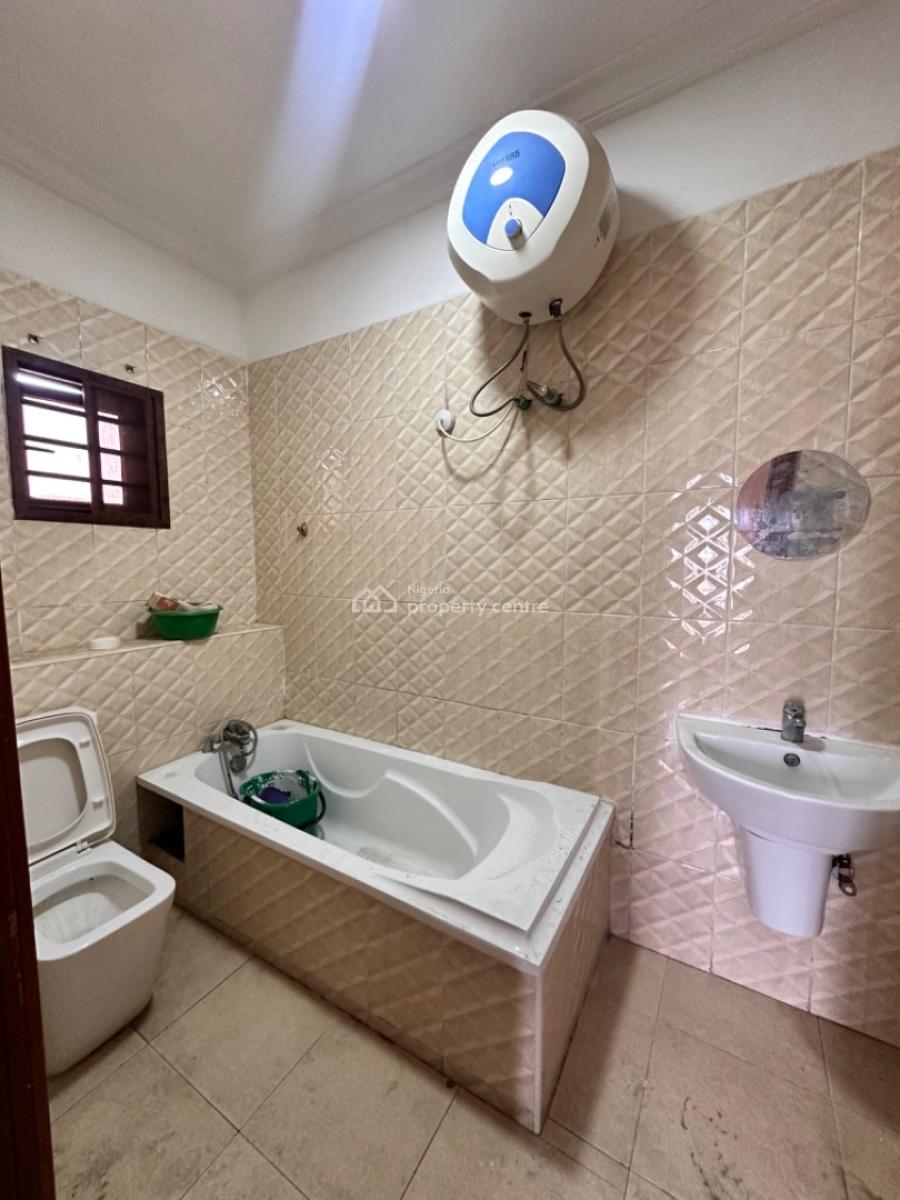 Clean 3 Bedrooms Apartment, Off Admiralty Way, Lekki Phase 1, Lekki, Lagos, House for Rent