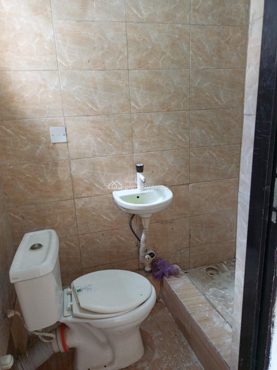 Spacious 3bedroom First Floor Secured Estate Serviced, Secured Estate, Osapa, Lekki, Lagos, Flat / Apartment for Rent