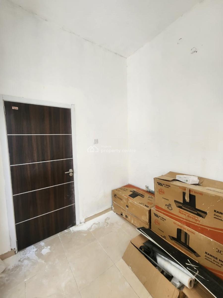 Fully Serviced Self Contain Bq with Kitchen and 24 Hours Light, Off Admiralty, Lekki Phase 1, Lekki, Lagos, Flat / Apartment for Rent