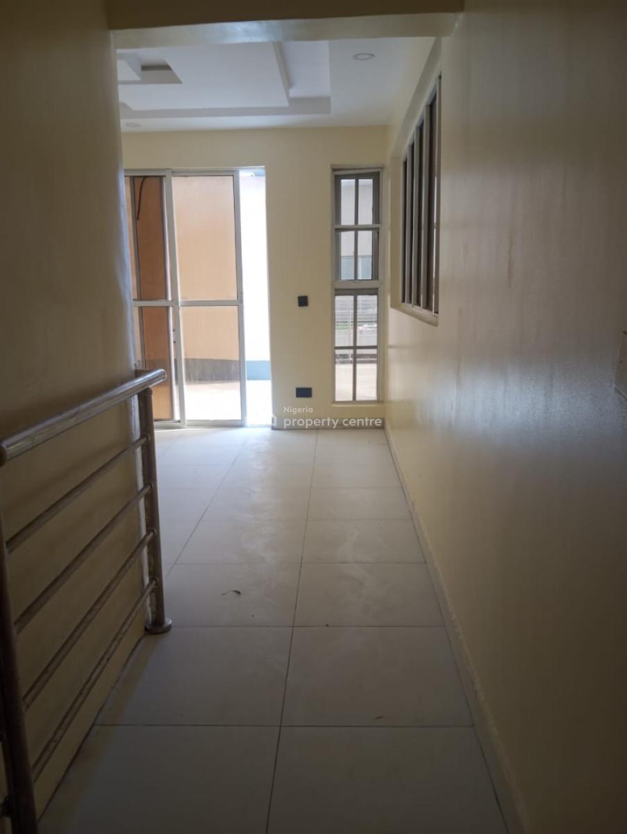 Massive 4 Bedroom Maisonette Penthouse with Boyz Quarter, New Road, Lekki, Lagos, Terraced Duplex for Rent