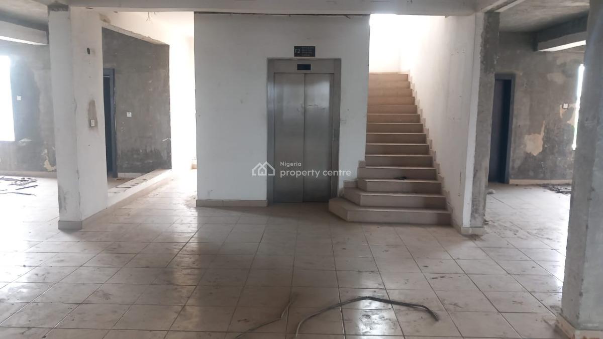 Commercial Spaces Available --- Expressway Facing  Near Vgc, Lekki, Lagos, Plaza / Complex / Mall for Rent