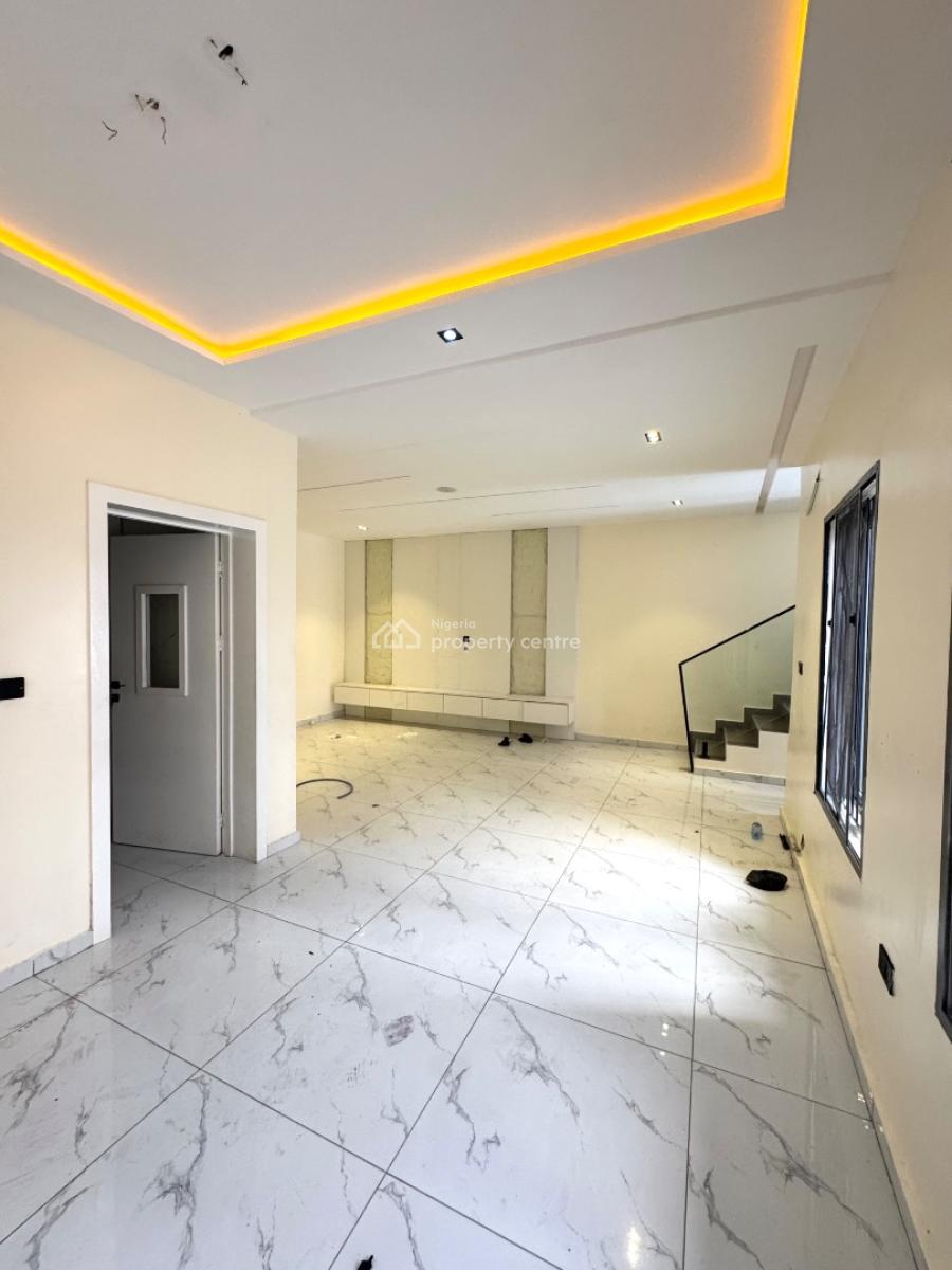 𝐖𝐄𝐋𝐋 𝐌𝐀𝐈𝐍𝐓𝐀𝐈𝐍𝐄𝐃 4 𝐁𝐄𝐃𝐑𝐎𝐎𝐌 𝐓𝐄𝐑𝐑𝐀𝐂𝐄 𝐃𝐔𝐏𝐋, Lekki Phase 1, Lekki Phase 1, Lekki, Lagos, Terraced Duplex for Rent