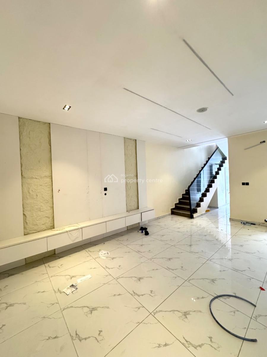 𝐖𝐄𝐋𝐋 𝐌𝐀𝐈𝐍𝐓𝐀𝐈𝐍𝐄𝐃 4 𝐁𝐄𝐃𝐑𝐎𝐎𝐌 𝐓𝐄𝐑𝐑𝐀𝐂𝐄 𝐃𝐔𝐏𝐋, Lekki Phase 1, Lekki Phase 1, Lekki, Lagos, Terraced Duplex for Rent