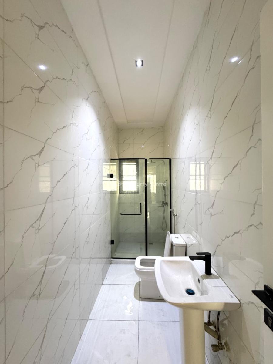 𝐖𝐄𝐋𝐋 𝐌𝐀𝐈𝐍𝐓𝐀𝐈𝐍𝐄𝐃 4 𝐁𝐄𝐃𝐑𝐎𝐎𝐌 𝐓𝐄𝐑𝐑𝐀𝐂𝐄 𝐃𝐔𝐏𝐋, Lekki Phase 1, Lekki Phase 1, Lekki, Lagos, Terraced Duplex for Rent