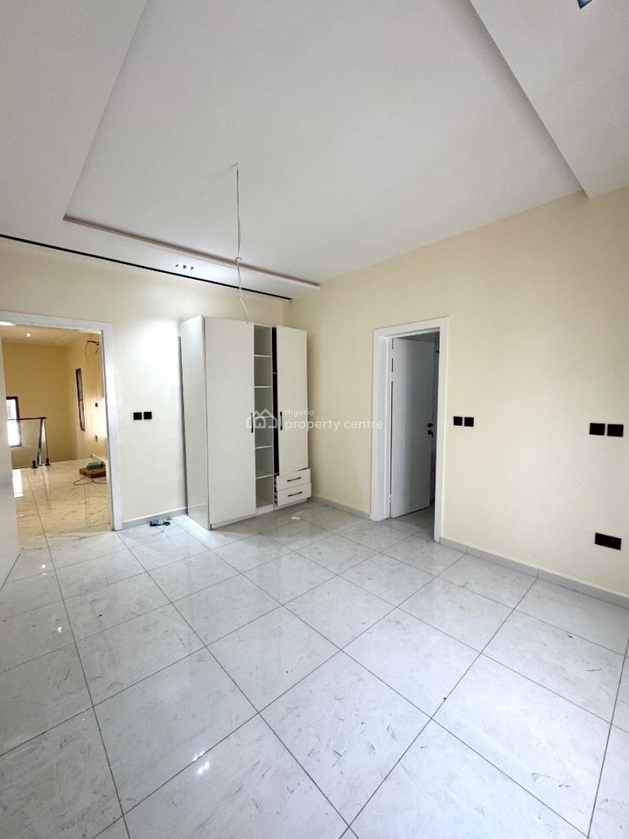 𝐖𝐄𝐋𝐋 𝐌𝐀𝐈𝐍𝐓𝐀𝐈𝐍𝐄𝐃 4 𝐁𝐄𝐃𝐑𝐎𝐎𝐌 𝐓𝐄𝐑𝐑𝐀𝐂𝐄 𝐃𝐔𝐏𝐋, Lekki Phase 1, Lekki Phase 1, Lekki, Lagos, Terraced Duplex for Rent