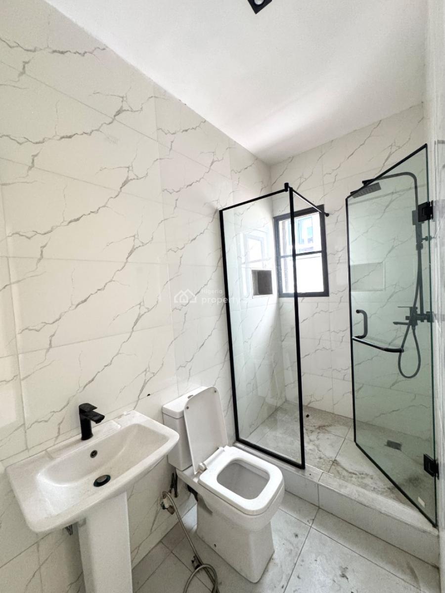 𝐖𝐄𝐋𝐋 𝐌𝐀𝐈𝐍𝐓𝐀𝐈𝐍𝐄𝐃 4 𝐁𝐄𝐃𝐑𝐎𝐎𝐌 𝐓𝐄𝐑𝐑𝐀𝐂𝐄 𝐃𝐔𝐏𝐋, Lekki Phase 1, Lekki Phase 1, Lekki, Lagos, Terraced Duplex for Rent