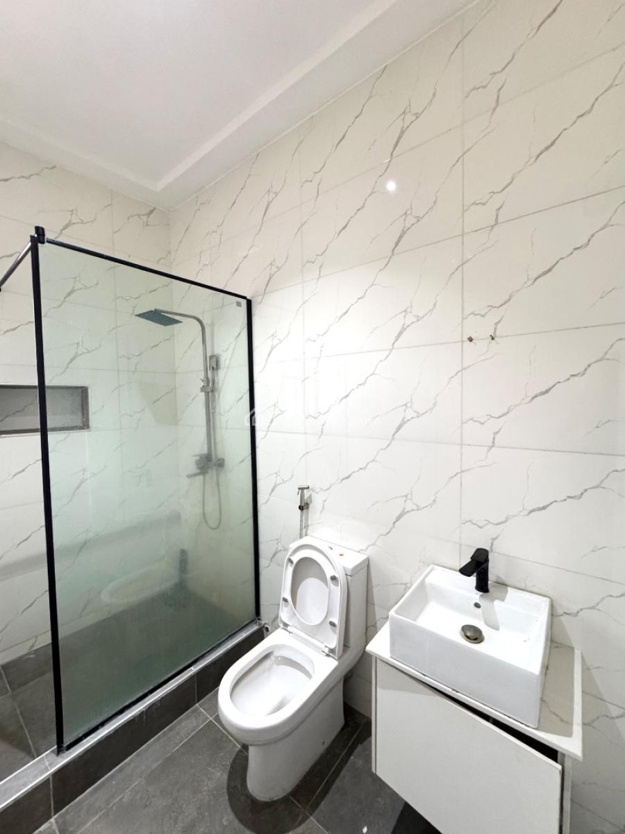 𝐖𝐄𝐋𝐋 𝐌𝐀𝐈𝐍𝐓𝐀𝐈𝐍𝐄𝐃 4 𝐁𝐄𝐃𝐑𝐎𝐎𝐌 𝐓𝐄𝐑𝐑𝐀𝐂𝐄 𝐃𝐔𝐏𝐋, Lekki Phase 1, Lekki Phase 1, Lekki, Lagos, Terraced Duplex for Rent